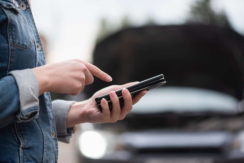 client calling Professional vehicle towing